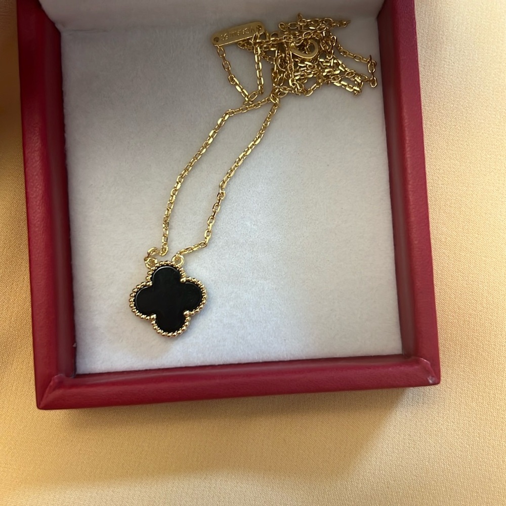 onyx clover necklace